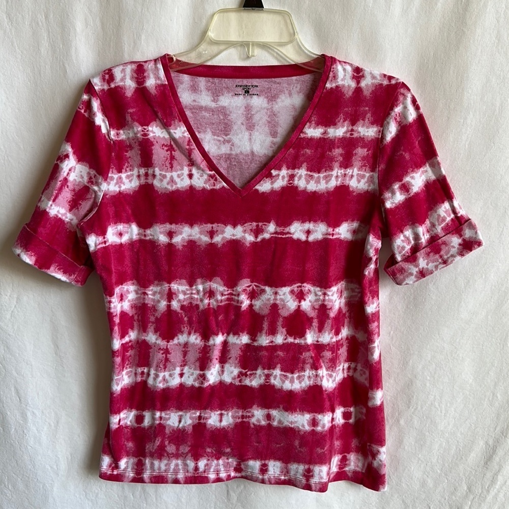 Jones New York Sport tie-dye print V-neck top, size L